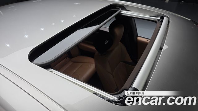 Lexus ES 2019 — photo 25