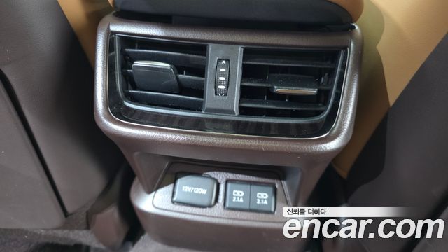 Lexus ES 2019 — photo 31