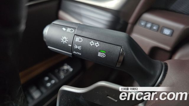 Lexus ES 2019 — photo 36