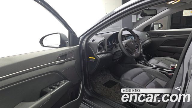 Hyundai AVANTE 2018 — photo 13