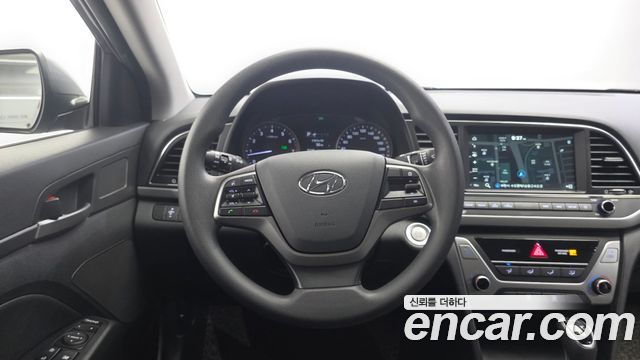 Hyundai AVANTE 2018 — photo 19