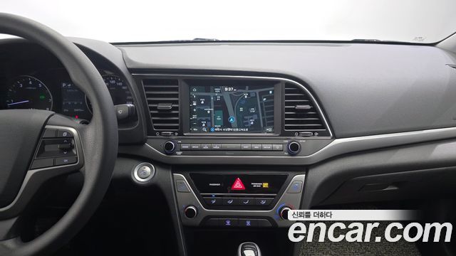 Hyundai AVANTE 2018 — photo 20