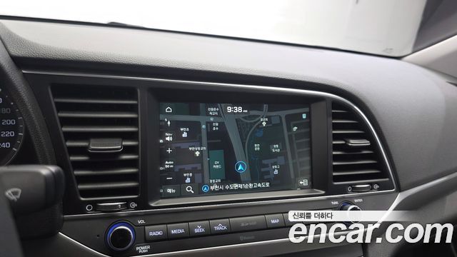 Hyundai AVANTE 2018 — photo 21