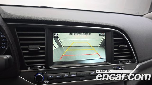 Hyundai AVANTE 2018 — photo 22