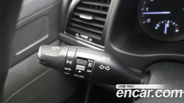 Hyundai AVANTE 2018 — photo 25
