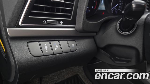 Hyundai AVANTE 2018 — photo 26