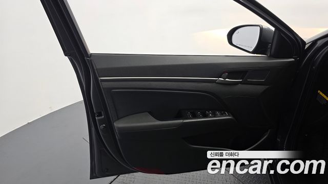 Hyundai AVANTE 2018 — photo 14