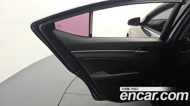 Hyundai AVANTE 2018 — photo 15
