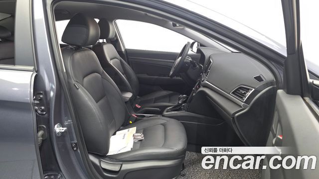 Hyundai AVANTE 2018 — photo 16