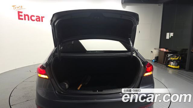 Hyundai AVANTE 2018 — photo 28