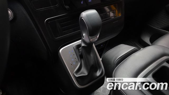 Hyundai Staria 2024 — photo 12