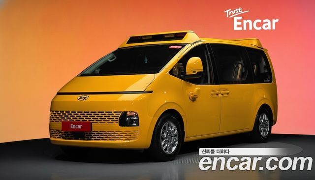 Hyundai Staria 2024 — photo 1