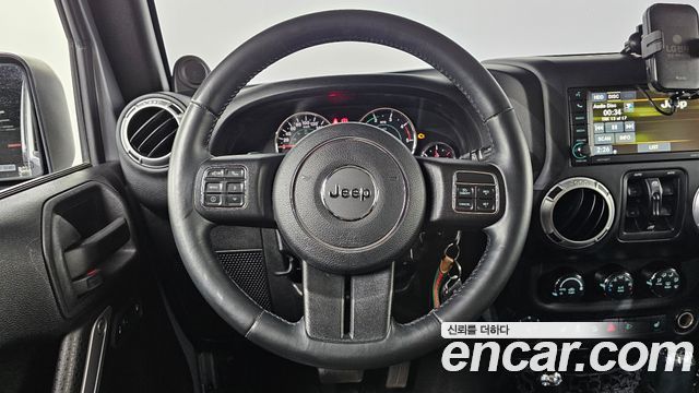 Jeep Wrangler 2014 — photo 11