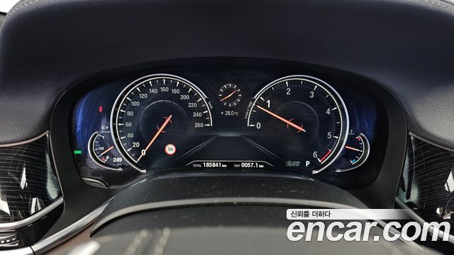 BMW 7-Series 2018 — photo 8
