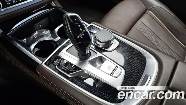BMW 7-Series 2018 — photo 9