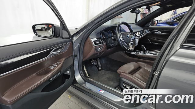 BMW 7-Series 2018 — photo 10