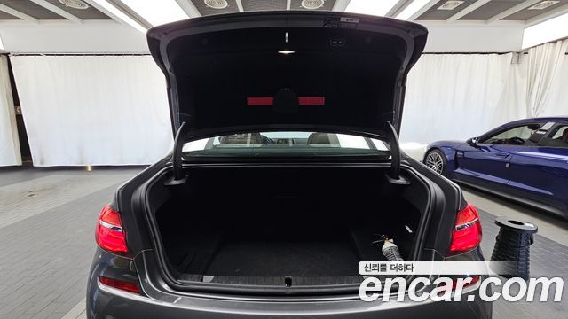 BMW 7-Series 2018 — photo 20