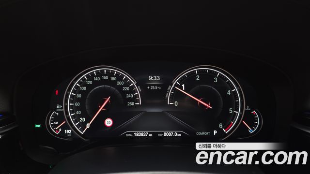 BMW 5-Series 2018 — photo 8