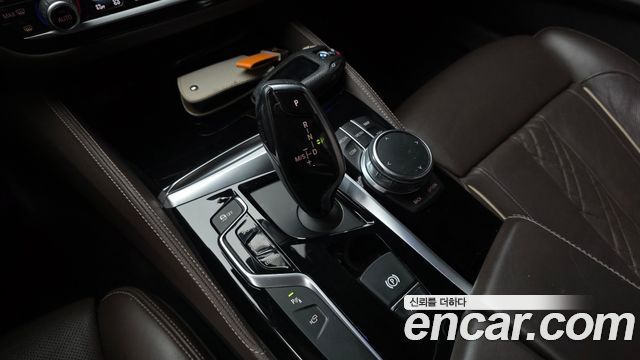 BMW 5-Series 2018 — photo 9
