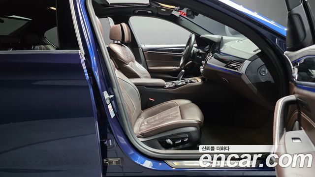 BMW 5-Series 2018 — photo 11