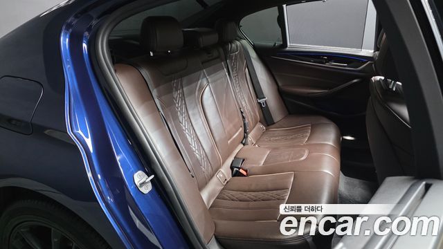 BMW 5-Series 2018 — photo 12