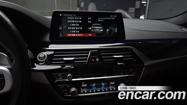 BMW 5-Series 2018 — photo 15