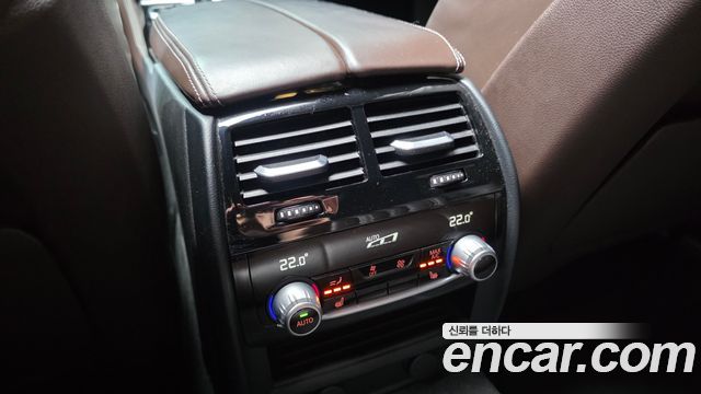 BMW 5-Series 2018 — photo 16