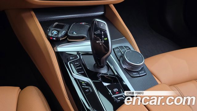 BMW 5-Series 2023 — photo 9
