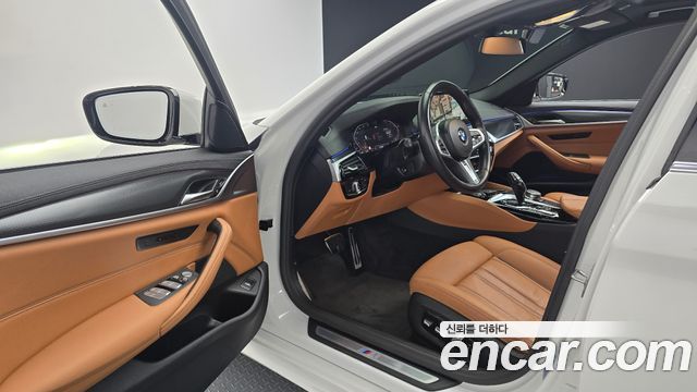 BMW 5-Series 2023 — photo 10