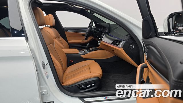 BMW 5-Series 2023 — photo 11