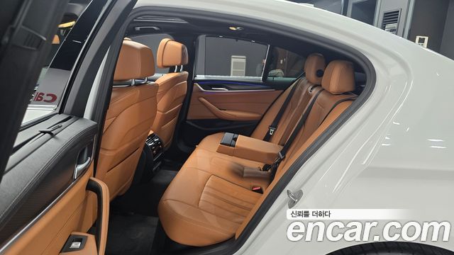 BMW 5-Series 2023 — photo 12
