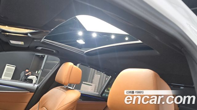 BMW 5-Series 2023 — photo 19