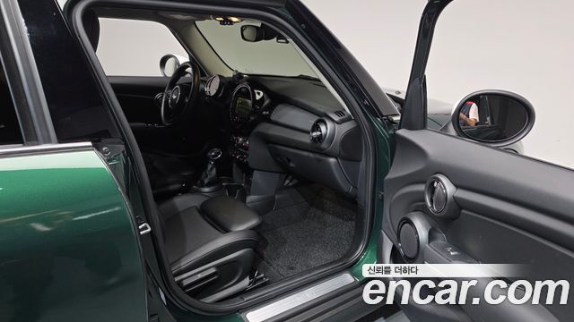 Mini Cooper 2018 — photo 17