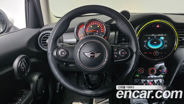 Mini Cooper 2018 — photo 19