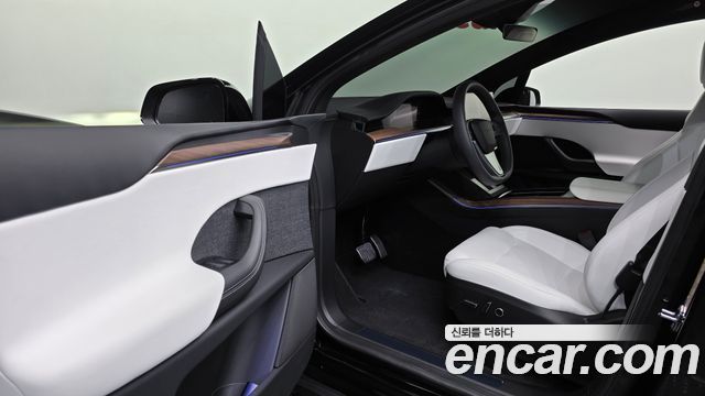 Tesla Model X 2026 — photo 13