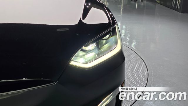 Tesla Model X 2026 — photo 8