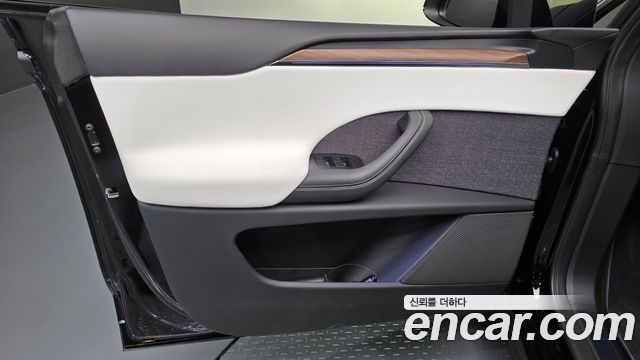 Tesla Model X 2026 — photo 14