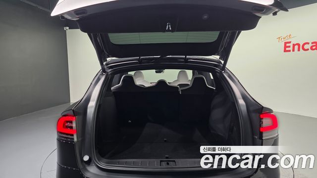 Tesla Model X 2026 — photo 35