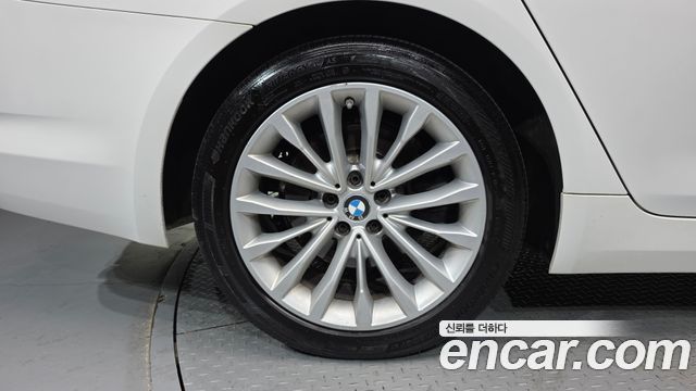 BMW 5-Series 2018 — photo 5
