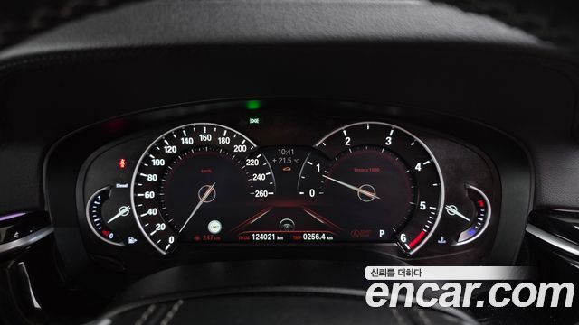 BMW 5-Series 2018 — photo 8