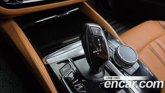 BMW 5-Series 2018 — photo 9