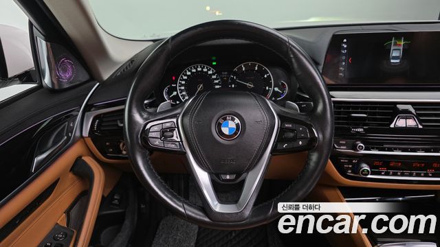 BMW 5-Series 2018 — photo 13