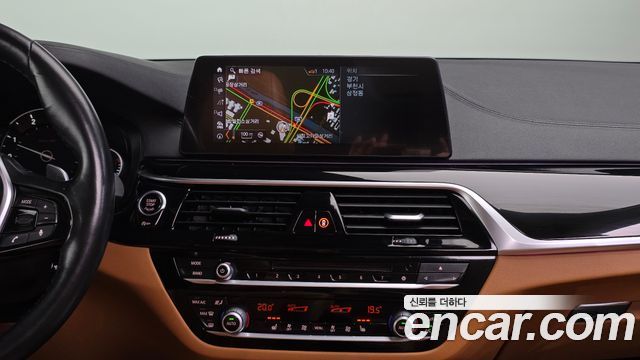 BMW 5-Series 2018 — photo 14