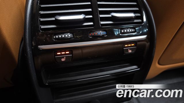 BMW 5-Series 2018 — photo 19