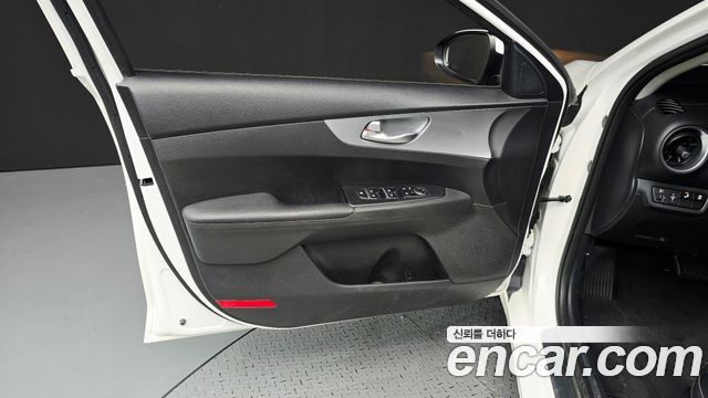 Kia K3 2022 — photo 14