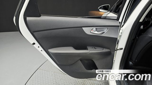 Kia K3 2022 — photo 15