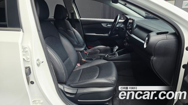 Kia K3 2022 — photo 16