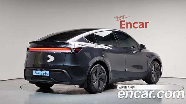 Tesla Model Y 2025 — photo 2