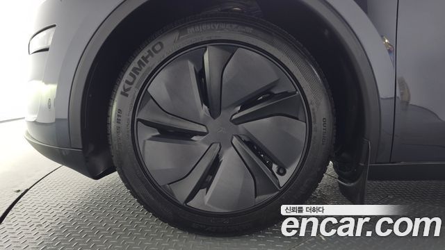 Tesla Model Y 2025 — photo 5