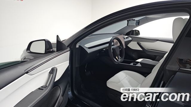 Tesla Model Y 2025 — photo 13